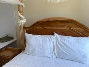 J & T Holme Apartment