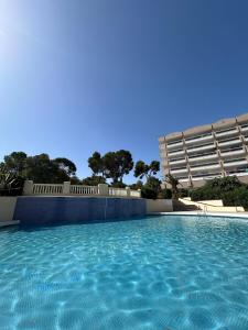 Cozy Apartment with Pool at 5 Min to Beach
