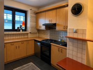 3BR Apartment w Parking Near Wawel & Old Town