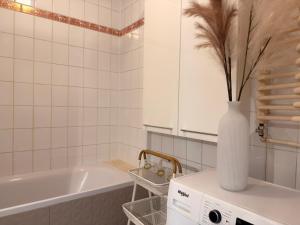 3BR Apartment w Parking Near Wawel & Old Town