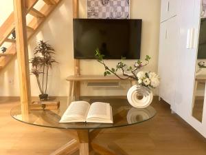 Quiet Cozy Studio City Center 2min Metro SweetSpot