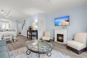 Tranquil Condo with Pond View