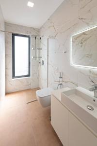 Premium Apartment - Sea & Pool Views - Evianamar II