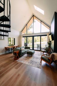 Lakefront Cabin with Hot Tub, Cold Plunge, Sauna