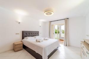 OuraPool Apartment - T by HelloVacations