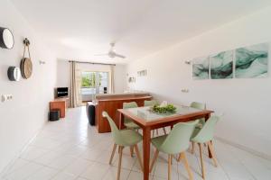 OuraPool Apartment - T by HelloVacations