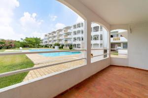OuraPool Apartment - T by HelloVacations