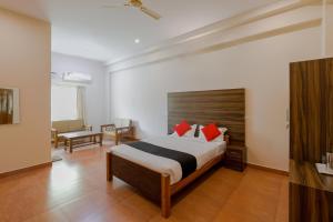 Hotel O J K Golden Embassy