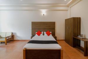 Hotel O J K Golden Embassy