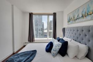 Modern Luxury 2BR Residence in The Downtown Core! Prime Location