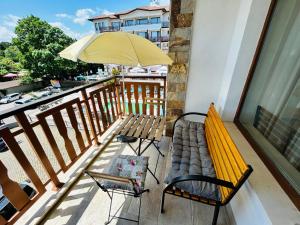 Elegant Stay 1-Bedroom Apartment in St St Constantine and Helena, Free Parking