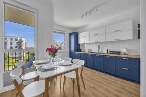 Warsaw Airport Apartment - Balcony & Parking - by Rentujemy