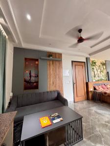 Triton Studio in Jagatpura, Jaipur by Shvisa