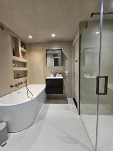 Unique Luxury Family Home at Gein Metrostation