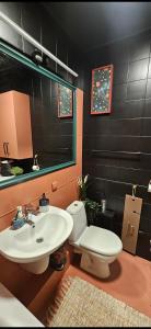 Colourful & Cozy One-Bedroom Apartment