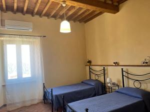 Casa dei canali, sulla piazza del paese - posto auto, deposito biciclette e aria condizionata