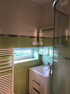 Quiet room-metro line 7 to 10 min-direct Paris