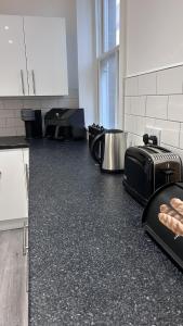 Sleeps 5 - City Centre Gem - Terrace - Modern