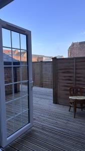 Sleeps 5 - City Centre Gem - Terrace - Modern