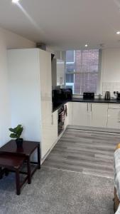 Sleeps 5 - City Centre Gem - Terrace - Modern