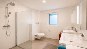 CROWN LIVING Design Apartment Altach - Ideal für Feriengäste und Geschäftsreisende, kostenloser Parkplatz, WLAN, Küche, Self Check-in