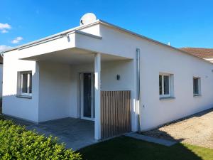 CROWN LIVING Design Apartment Altach - Ideal für Feriengäste und Geschäftsreisende, kostenloser Parkplatz, WLAN, Küche, Self Check-in