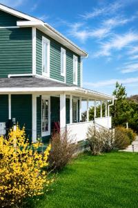 The Sullivan Suite 5 Bedroom home, on 5 acres in Gros Morne