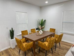 Vibrant 2BR 2B Duplex Downtown LA
