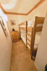 Hotels Bellevue : Chambre Quadruple (2 Adultes + 2 Enfants) avec Vue sur la Montagne 