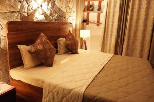 Montera 4BR Mountain views, Terrace Pool & Garden