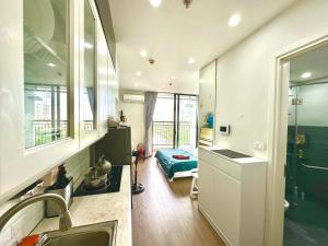 Spectacular Skyline Studio Near Marriott Hotel and Convention Center