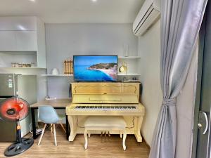Spectacular Skyline Studio Near Marriott Hotel and Convention Center
