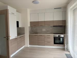 Sunrise Harbor III Modern Smart 3-BR Apartment with Garage