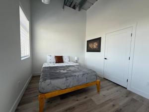 Modern 2-Bed1 Bath Apt - Ideal for Extended Stays