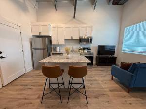 Modern 2-Bed1 Bath Apt - Ideal for Extended Stays