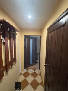 Унікаляні апартаменти на території санаторію Квітка Полонини Apartment in Kvitka двохповерховий будинок позаду бювету