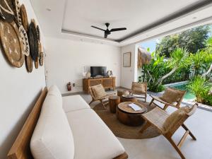 Villa Mei 2BR Pool, 200m from Seseh Beach