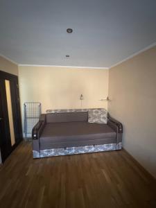 Унікаляні апартаменти на території санаторію Квітка Полонини Apartment in Kvitka двохповерховий будинок позаду бювету