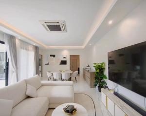 Superior 2BR Villa In Rawai