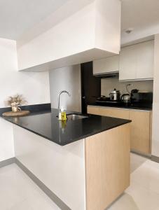 2BR & Balcony at Chelsea Parkplace Capital Town