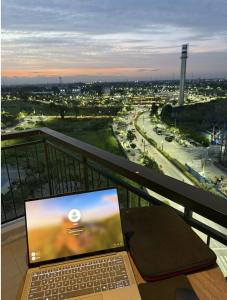 2BR & Balcony at Chelsea Parkplace Capital Town