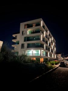 Tommy Seaside Apartment Steps from Nibiru