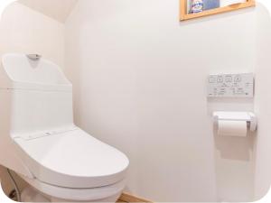 4 min to Namba by subway, 5 min walk to station, Japanese style, 2 toilets,2 tatami bedroom,2-5 people