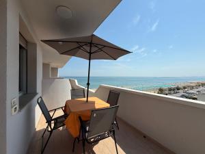 SE278 - Senigallia, trilocale fronte mare con balcone e posto auto