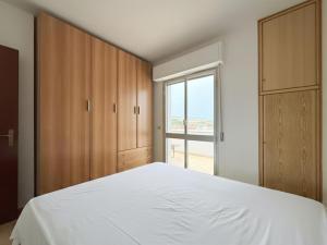 SE278 - Senigallia, trilocale fronte mare con balcone e posto auto