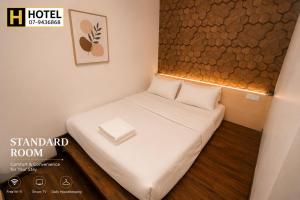H Hotel