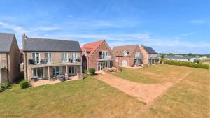Lens Lookout - Seaview and Balcony - Part of the The Bay Filey Holiday Village with pool, gym and direct beach access, pub, restaurant, tennis and meadows walks