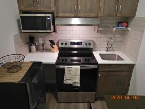 Luxury Single Suite with a closet, ensuite bathroom & laundry & dining space & kitchen