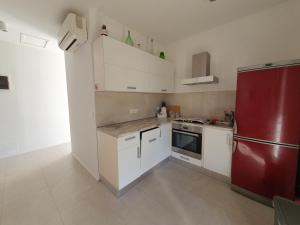 MILAN A4, 50 m from the beach
