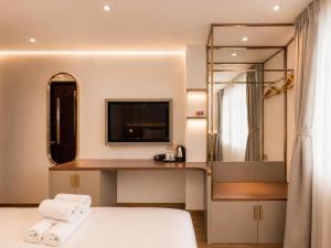 Modern Luxury Dilly Hotel & Spa - Ben Thanh Market